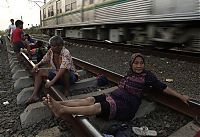 World & Travel: Railroad tracks therapy, Rawa Buaya, Jakarta, Indonesia