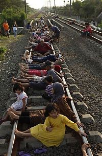 World & Travel: Railroad tracks therapy, Rawa Buaya, Jakarta, Indonesia