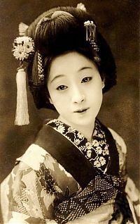 History: Vintage photography of Geisha, Japan
