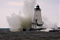 World & Travel: lighthouse in waves