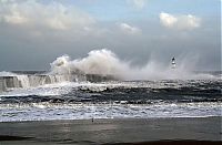 World & Travel: lighthouse in waves