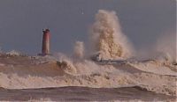 World & Travel: lighthouse in waves