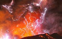 World & Travel: dirty thunderstorm, volcanic lightning weather phenomenon