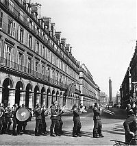 World & Travel: History: Paris in 1940-50s, France by Robert Doisneau