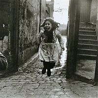 World & Travel: History: Paris in 1940-50s, France by Robert Doisneau