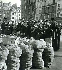 World & Travel: History: Paris in 1940-50s, France by Robert Doisneau