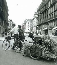 World & Travel: History: Paris in 1940-50s, France by Robert Doisneau