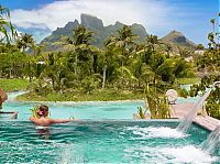 World & Travel: Four Seasons resort, Bora Bora, Society Islands, French Polynesia, Pacific Ocean