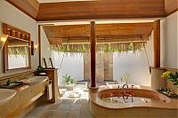 World & Travel: Kanuhuraa Resort Hotel, Kaafu Atoll, Maldives