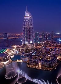 World & Travel: Record fountain system set, Burj Khalifa Lake, Dubai, United Arab Emirates