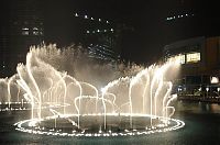 World & Travel: Record fountain system set, Burj Khalifa Lake, Dubai, United Arab Emirates