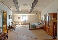 World & Travel: Spitbank Fort Clarenco Hotel, Solent, Portsmouth, England