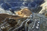 World & Travel: Massive landslide in Kennecott Copper Bingham Canyon Mine, Oquirrh Mountains, Salt Lake City, Utah, United States