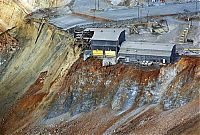 World & Travel: Massive landslide in Kennecott Copper Bingham Canyon Mine, Oquirrh Mountains, Salt Lake City, Utah, United States