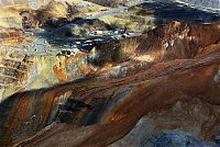 World & Travel: Massive landslide in Kennecott Copper Bingham Canyon Mine, Oquirrh Mountains, Salt Lake City, Utah, United States