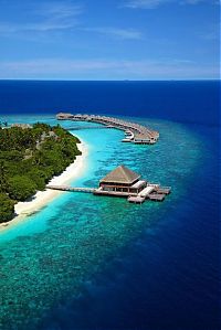 World & Travel: Dusit Thani Maldives hotel, Baa Atoll, Maldives