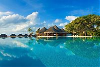 World & Travel: Dusit Thani Maldives hotel, Baa Atoll, Maldives