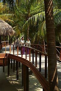 World & Travel: Dusit Thani Maldives hotel, Baa Atoll, Maldives