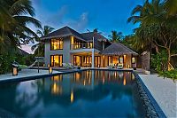 World & Travel: Dusit Thani Maldives hotel, Baa Atoll, Maldives