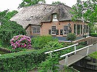 World & Travel: Giethoorn village, Overijssel, Steenwijkerland, Netherlands