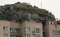 World & Travel: Mountaintop roof villa by Zhang Lin, Beijing, China