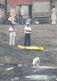 World & Travel: Pollution of the Ganges, Ganges river, India