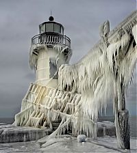 World & Travel: Frozen lighthouse, St. Joseph North Pier, Lake Michigan, North America