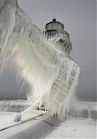 World & Travel: Frozen lighthouse, St. Joseph North Pier, Lake Michigan, North America