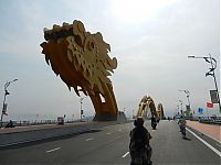 World & Travel: Dragon Bridge, Cầu Rồng, River Hàn at Da Nang, Vietnam