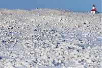 World & Travel: The Great Lakes frozen, Canada–United States border, North America