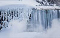 World & Travel: Niagara Falls frozen partially in 2014, Canada, United States