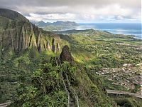 World & Travel: Stairway to Heaven, Haʻikū Stairs, Oʻahu, Hawaiian Islands, United States