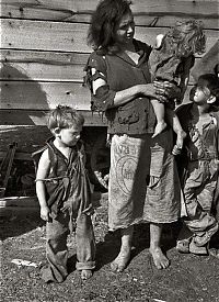 World & Travel: History: The Great Depression by Dorothea Lange, 1939-1943, United States