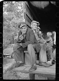 World & Travel: History: The Great Depression by Dorothea Lange, 1939-1943, United States