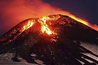 World & Travel: Villarrica Rucapillán volcano eruption, Araucania Region, Andes, Chile