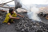 World & Travel: Coal field fire, Jharia, Dhanbad, Jharkhand, India