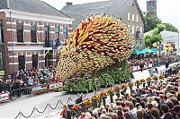 World & Travel: Bloemencorso, Flower Parade Pageant, Netherlands