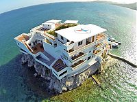 World & Travel: Villa on Dunbar Rock, Bay Islands, Guanaja, Honduras, Carribbean Sea