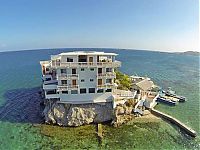 World & Travel: Villa on Dunbar Rock, Bay Islands, Guanaja, Honduras, Carribbean Sea