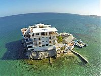 World & Travel: Villa on Dunbar Rock, Bay Islands, Guanaja, Honduras, Carribbean Sea