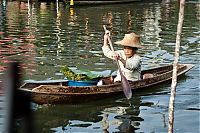 World & Travel: Floating market, Damnoen Saduak, Ratchaburi Province, Thailand