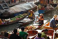 World & Travel: Floating market, Damnoen Saduak, Ratchaburi Province, Thailand