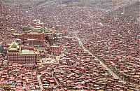 World & Travel: Larung Gar Valley, Sêrtar County of Garzê, Tibet, Kham, China